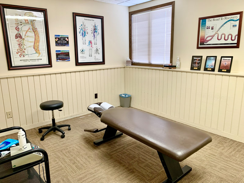 Chiropractor exam room 